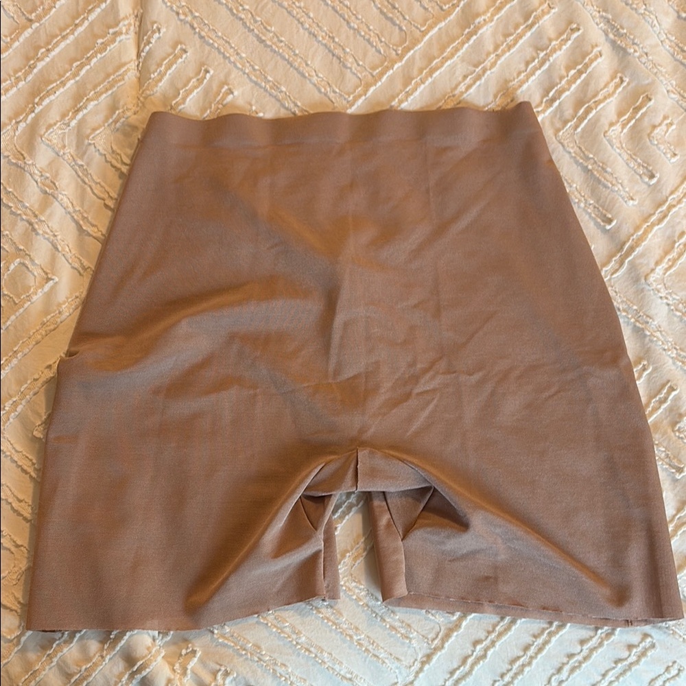 NWT Skims Sheer Sculpt Low Back short